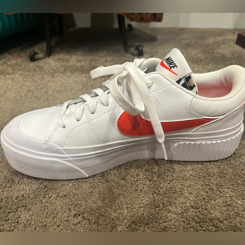 Beautiful pair of Nike shoes. Size 8 never been worn. Cute and classy!